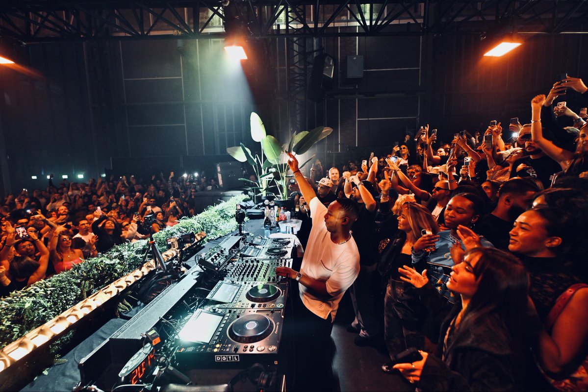 Shimza01's tweet photo. We did it! ❤️🙏🏾🥹 Shimza &amp;Co. Amsterdam ❤️🙏🏾 #ShimzaCo https://t.co/VWnNd5BHTk