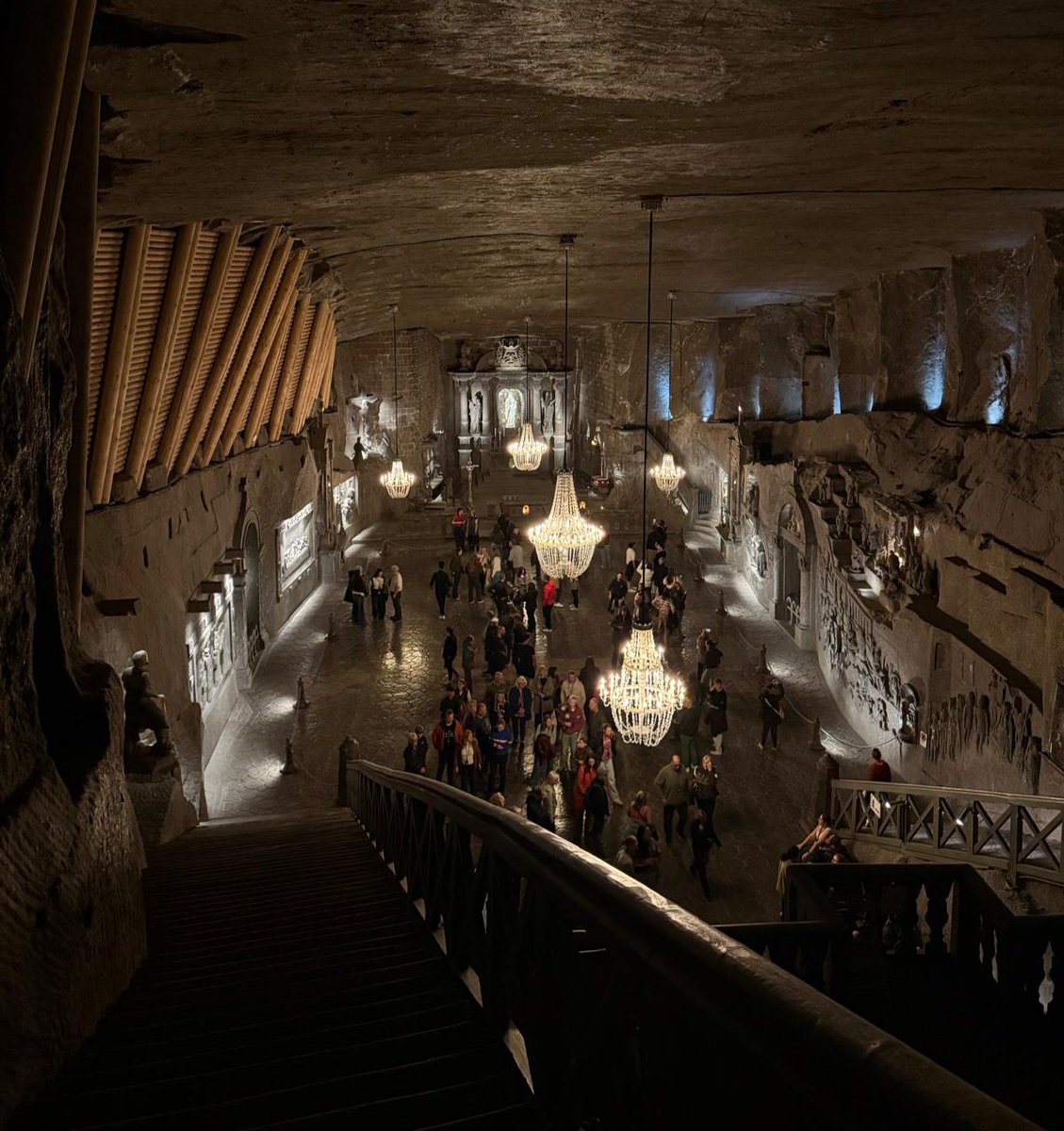 Soniashff's tweet photo. Preciosas 💖Las minas de sal de Wieliczka . Buenas noches , dulces sueños ✨🌜 https://t.co/LLsdDyhUUE