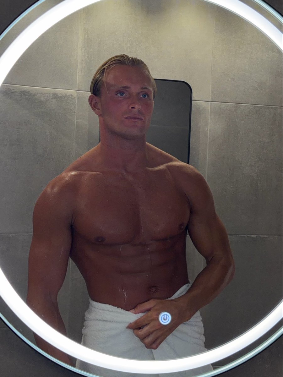 MasterrKenn's tweet photo. Mirror, Mirror on the wall…who’s the ultimate master of them all.. https://t.co/EmnLUiHogK
