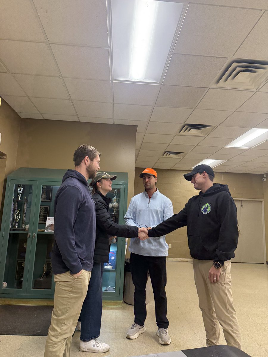 Rob4PA's tweet photo. Stopped by IBEW 163 in Hanover Twp. this morning to rally the troops before heading out to knock doors. Thanks to everyone putting in the work to get our message out across NEPA. Let’s keep it going! https://t.co/Y2uu1jyvb5