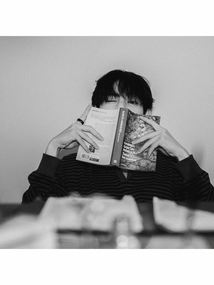 btschartsxdaily's tweet photo. #JUNGKOOK via Instagram Post with #V 💜

“📖”
https://t.co/M7kMlojYV0 https://t.co/UwytXXao0Q