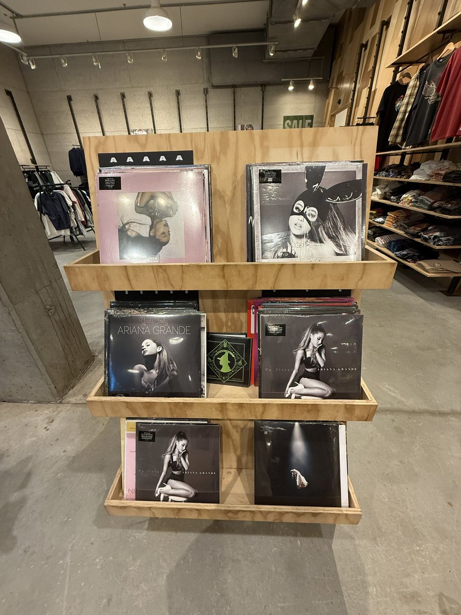 fakesmilece's tweet photo. WHO DID THIS AT MY LOCAL URBAN SPEAK UP https://t.co/xRJi6rkA30