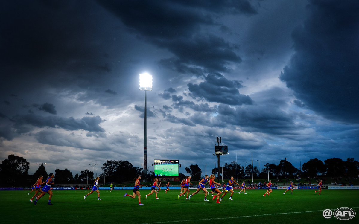 MichaelCWillson's tweet photo. Dogs v Dees v Melbourne Storm ⛈️ https://t.co/nS5K5pZced