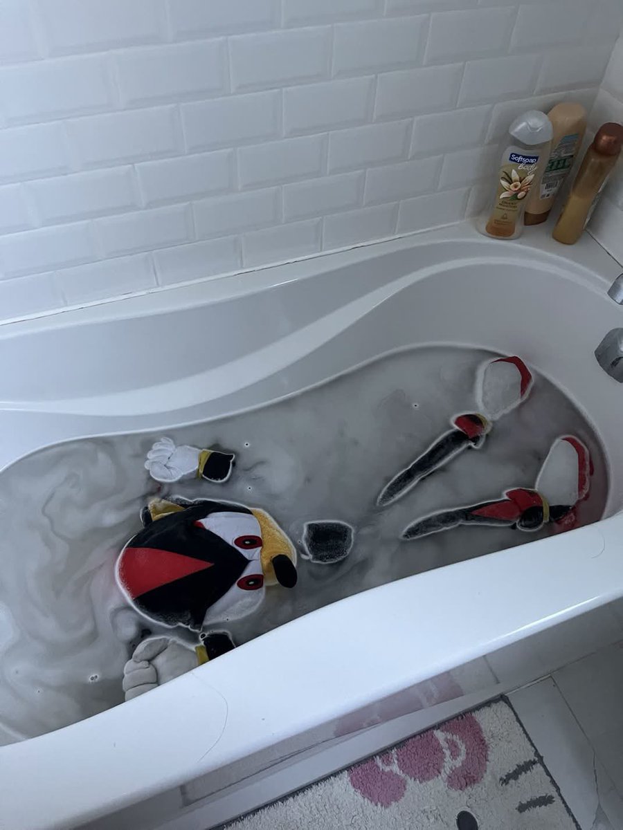 ShadowxTwilight's tweet photo. I need to take a bath https://t.co/ff37gajBck