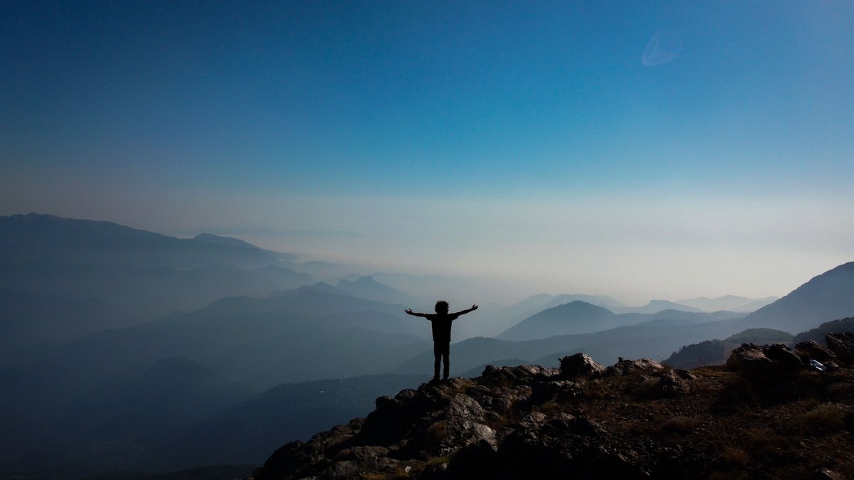 to1427418's tweet photo. Arms open to the light. The practice you repeat today becomes the capacity you keep.
"Live as if you were to die tomorrow. Learn as if you were to live forever." — Mahatma Gandhi
#DailyInspiration #Mindset #GrowthMindset #KeepLearning #OpenMind https://t.co/dU54LrV1cx
