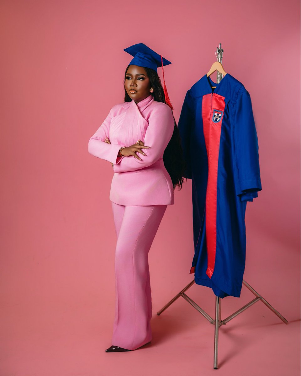 OriladePeculiar's tweet photo. A future for greatness and excellence is assured⭐️.

Re-Introducing, Orilade Peculiar I. LL.B (First Class Hons - 4.88/5.00), AcArb, AICMC, Grad. ICSAN. 

Thank you Jesus!❤️ https://t.co/DvJ7JMggO9