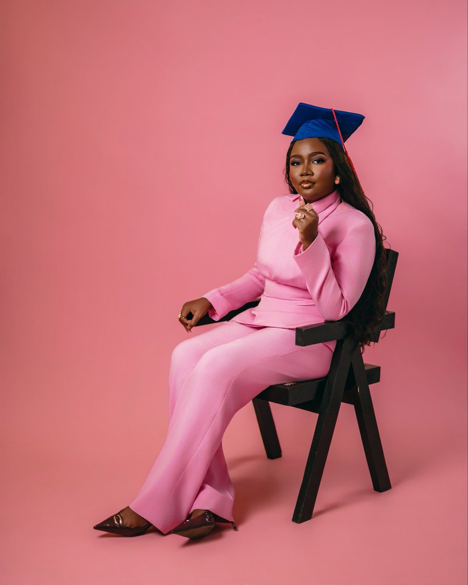 OriladePeculiar's tweet photo. A future for greatness and excellence is assured⭐️.

Re-Introducing, Orilade Peculiar I. LL.B (First Class Hons - 4.88/5.00), AcArb, AICMC, Grad. ICSAN. 

Thank you Jesus!❤️ https://t.co/DvJ7JMggO9