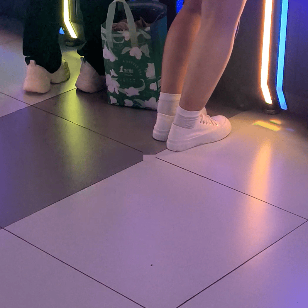 CandidCrushVids's tweet photo. #660 Game arcade woman in chunky heel sandals candid crush + Basketball shooting machine candid crush
#candid #trample #trampling #crush https://t.co/qmmVbQQkq5