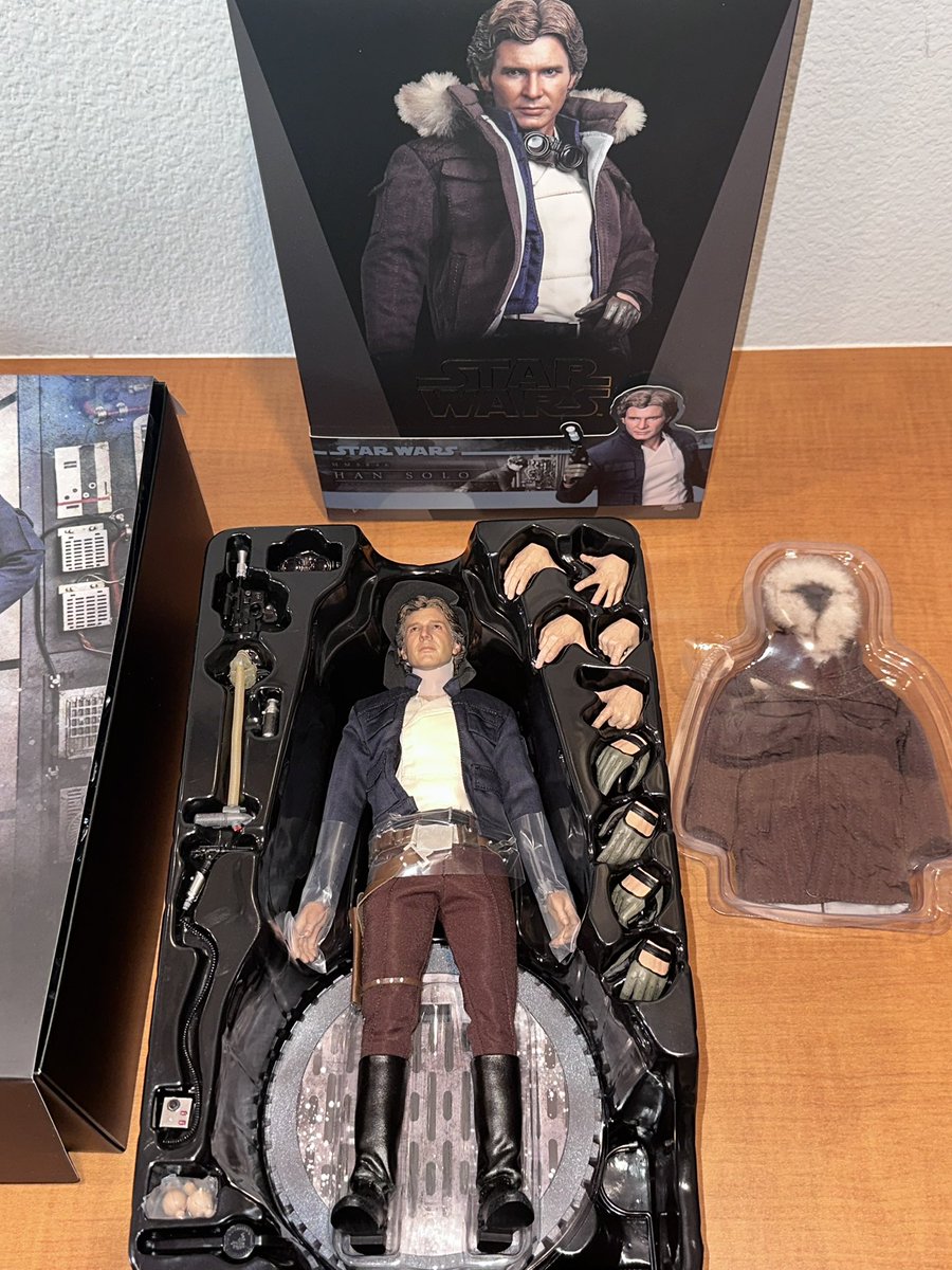 dveese's tweet photo. Delivery 📦 

Hot Toys ESB Han. 🙌 https://t.co/wD1tFADONV