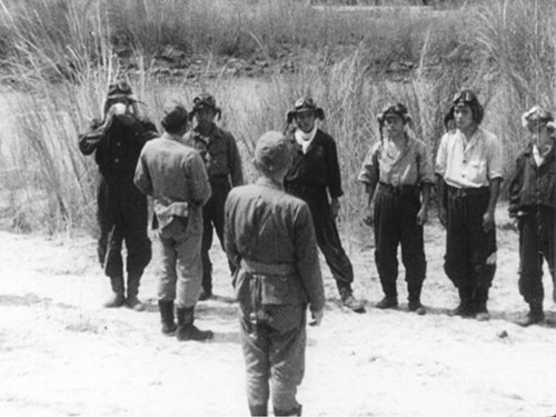 AdComplete001's tweet photo. 皆様、おはようございます。🇯🇵1944年10月25日に、日本海軍がフィリピンに於いて10月20日に編成した神風特別攻撃隊（しんぷうとくべつこうげきたい）が、初めての体当たり攻撃を行ないました。私達は、国の為に命を捧げた彼等を決して忘れてはいけません🙏💐

本日も宜しくお願い致します。 https://t.co/4Y7NDKcUkd
