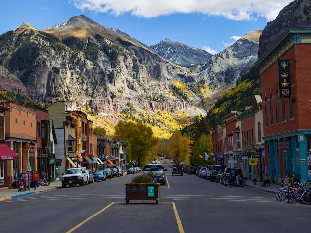 KHendersonCo's tweet photo. A W-2 can make a $5.32M a long (and in many cases impossible) climb.

While it's not without significant risks (and headaches), this is what I love about small business ownership,

You can buy existing cash flow and let the business help pay for the dream! https://t.co/wqygk0VFCd