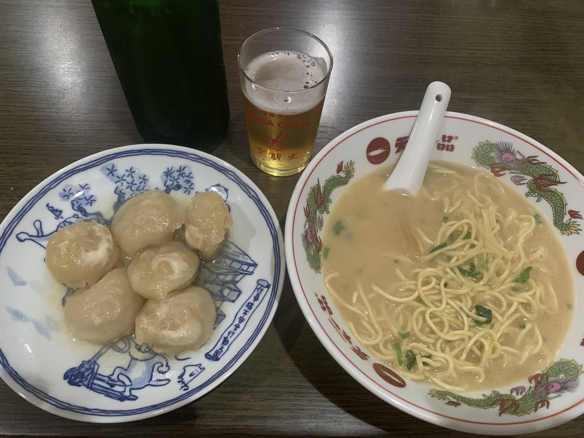 zenraknight's tweet photo. 冷凍食品消費朝餉。
朝から天一と小籠包。
天一丼に天一を盛ってあげられると何か自分に良い事が出来た気分になる。
天一丼にはいつも他社製の麺や何なら飯モノぶち込んだりして苦労させてるで喃。
小籠包は皮が破れて汁が漏れてしもうた。だが、まぁうまい。 https://t.co/3upZZh2gE7