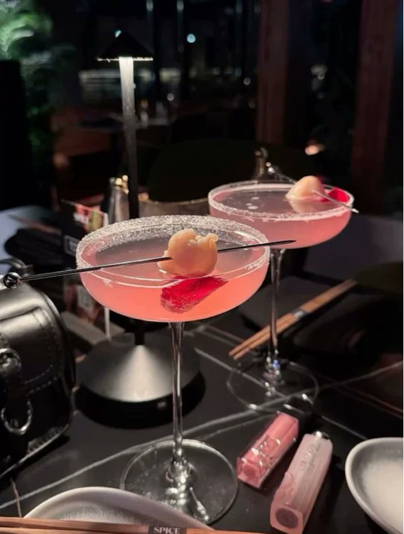 BankofScarlette's tweet photo. I just received Buy me a drink 🍸 from @flushedbeta via Throne. https://t.co/j7iN7SFq5J https://t.co/AFa3YxFxu5