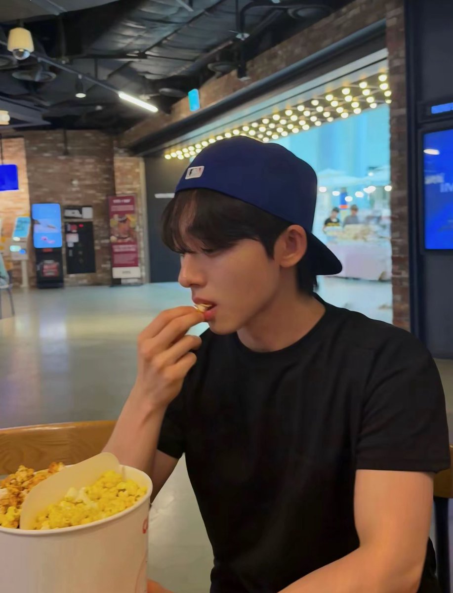 Monthcftu's tweet photo. 키리 틱톡 시절 잦내 ㅁㅊ https://t.co/latJ4jZzyn