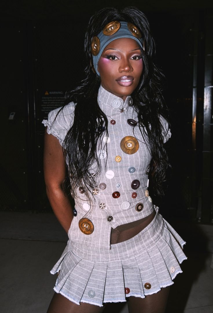 fentysmugler's tweet photo. into whatever this is https://t.co/SOLg1fLtqu