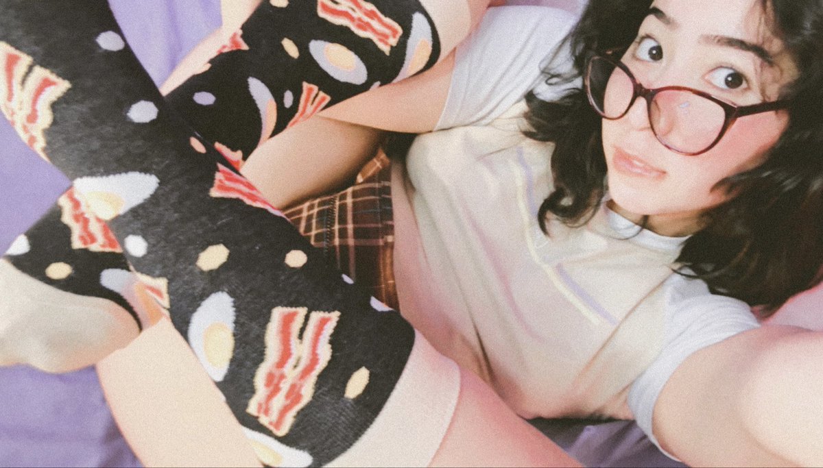 anni_uwu's tweet photo. Ooops 🫣🫣 cierto que mis medias de huevito son divinas? https://t.co/cWOqpiq672