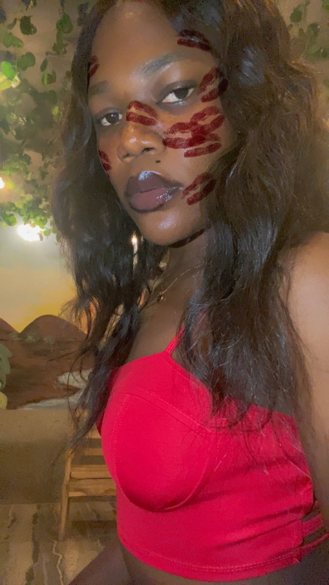 koniejay's tweet photo. Night selfies❤️🥰 https://t.co/4Du2yHPezD