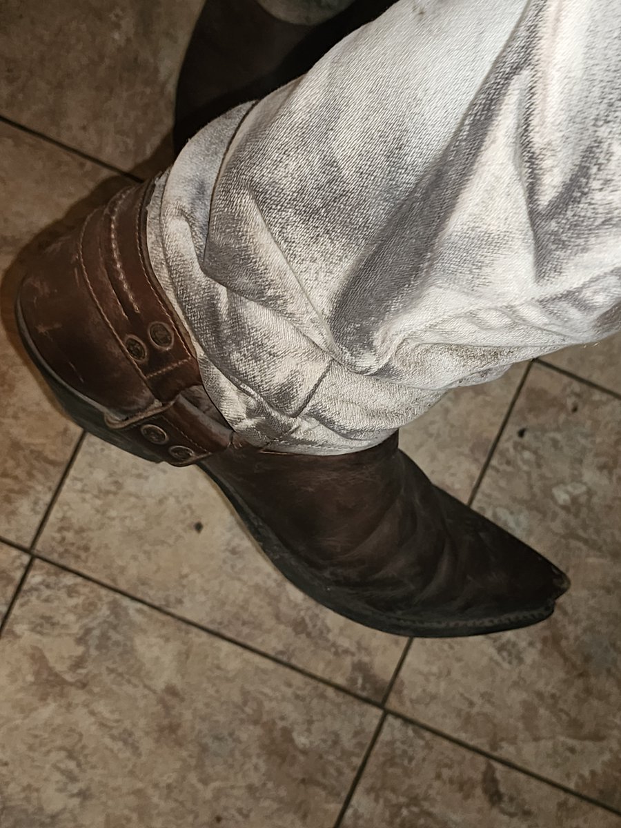 BootguyL's tweet photo. The boots seem to have repelled what life threw at wm today,  but the jeans sure didn't. Lol https://t.co/eFdw1N3A96