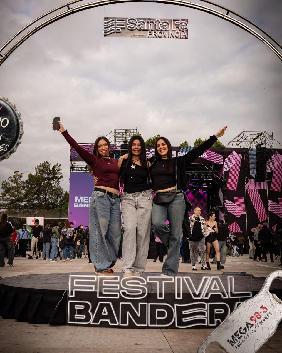 Mega983's tweet photo. ¡YA ESTAMOS EN EL FESTIVAL BANDERA!

🎸Mega 98.3 | #PuroRockNacional https://t.co/lUdx3Nwm2M