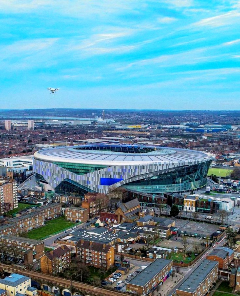SpursArg_10's tweet photo. LONDON IS WHITE🤍🐓
#COYS #THFC https://t.co/p5si9X77Qt