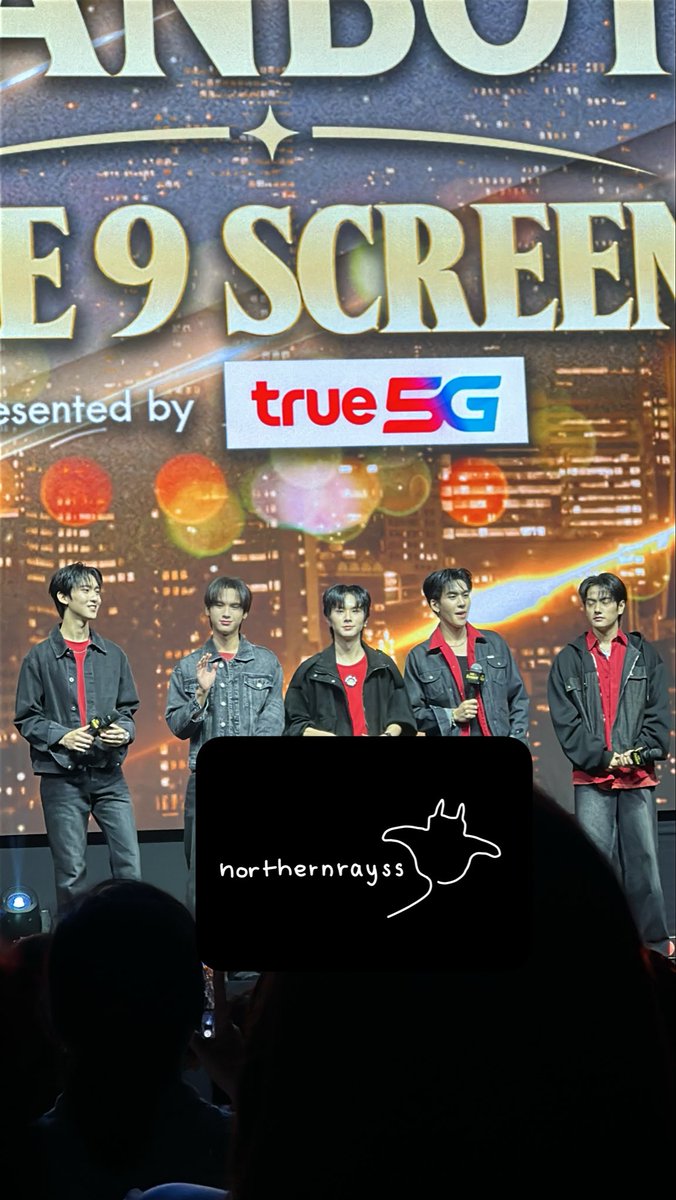 northernrayss's tweet photo. บัตรสองพันของป้า พ่ายแพ้ให้ห้องอีอาร์🥹🥹🥹🥹

ได้เจอหน้ากันสิบนาที นี่วิ่งออกจากฮอลล์ ขอโทดที่วิ่งไปบังจอแวบนึงนะเด้กๆ🥹🥹

MR FANBOY CHAPTER 9
#MrFanboyEP9 https://t.co/lktyIJHSX5