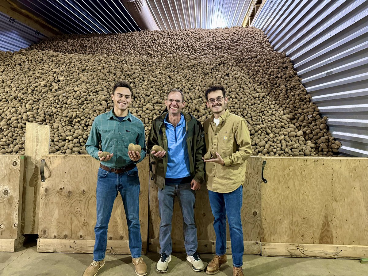 MikeAlfonsoWI's tweet photo. 🥔 Wisconsin grows the good stuff!

Schroeder Brothers Potato Farm is a family-owned operation in Langlade County that’s been growing potatoes since 1879.

In Congress, I will always support Wisconsin's hardworking farm families! https://t.co/7HSAhmVVWN