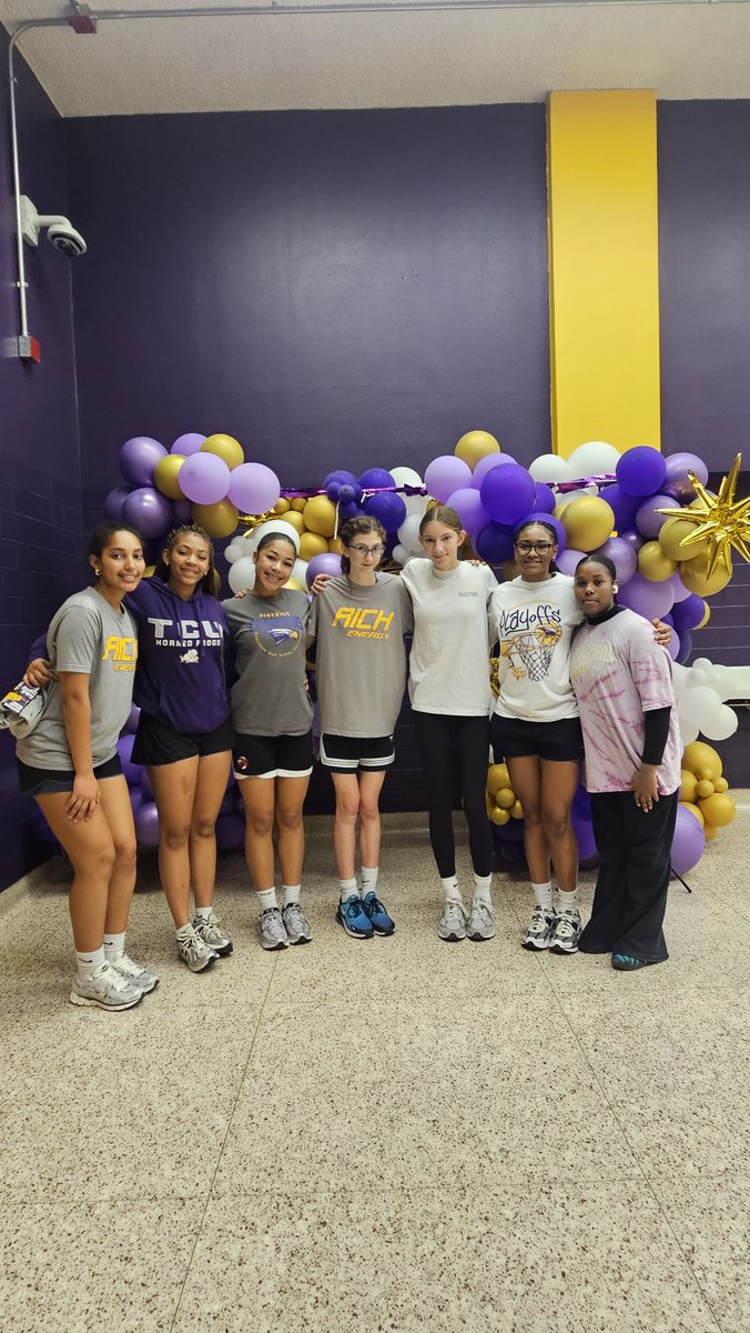 MsBennett2WinIt's tweet photo. An amazing day with some future Eagles 🏀 players! https://t.co/w8ycee1bnc