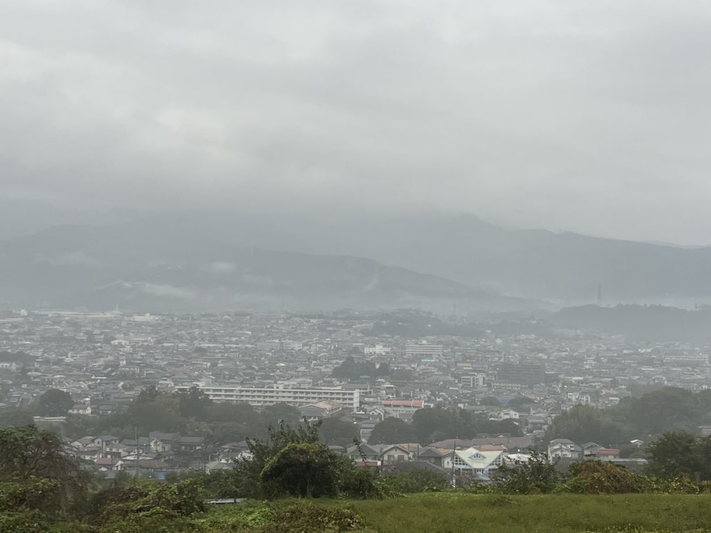 wringbeans's tweet photo. 昨日は一日雨予報☔

2週間の三浦、横須賀出張の疲れがドッと出て、脚も浮腫んで体重激増⤴️

起きたらほぼ降ってなかったので朝一ランからのお出かけへ

濃い霧に覆われ気温低いと思ったけど意外と蒸し暑く、途中から脚も回った12.35kmで58分
最高心拍は180🫀

走った後はマックで揚げたてのLポテト🍟 https://t.co/e0HTdh7cvw