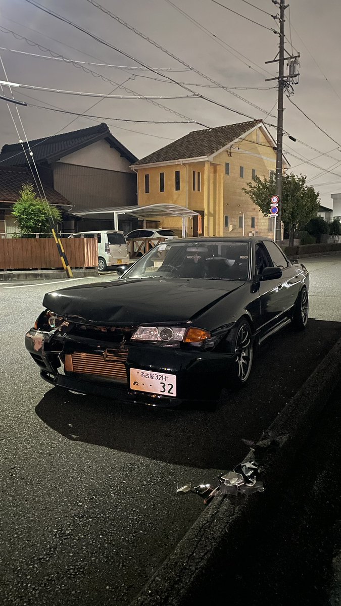 hiro_hcr32_'s tweet photo. 左折待ちで停止中、
右折車に突っ込まれて、

32の顔がなくなりました😇 https://t.co/YVopVy8r3E
