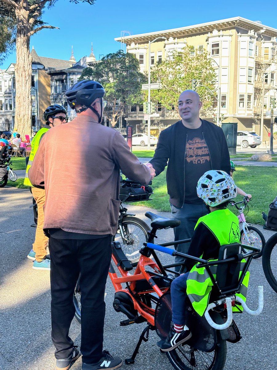 bilalmahmood's tweet photo. This morning we hosted the 5th Annual Firefighter Family Ride!

The event brings families and first responders together from Panhandle to Golden Gate Park, teaching kids safe active transportation skills in urban environments.

Thank you to @SFFDPIO @RecParkSF @SFSafeRoutes and @sfbike for organizing!