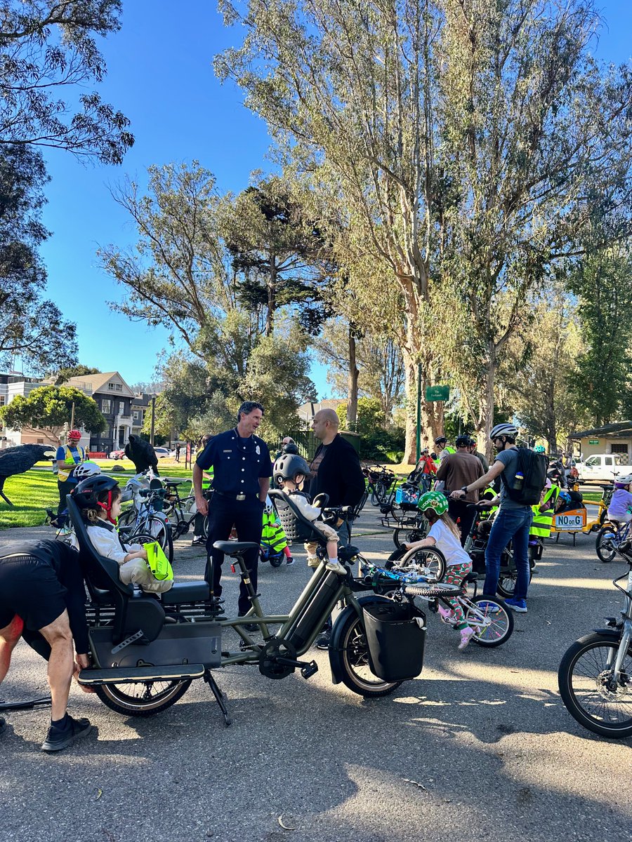 bilalmahmood's tweet photo. This morning we hosted the 5th Annual Firefighter Family Ride!

The event brings families and first responders together from Panhandle to Golden Gate Park, teaching kids safe active transportation skills in urban environments.

Thank you to @SFFDPIO @RecParkSF @SFSafeRoutes and @sfbike for organizing!