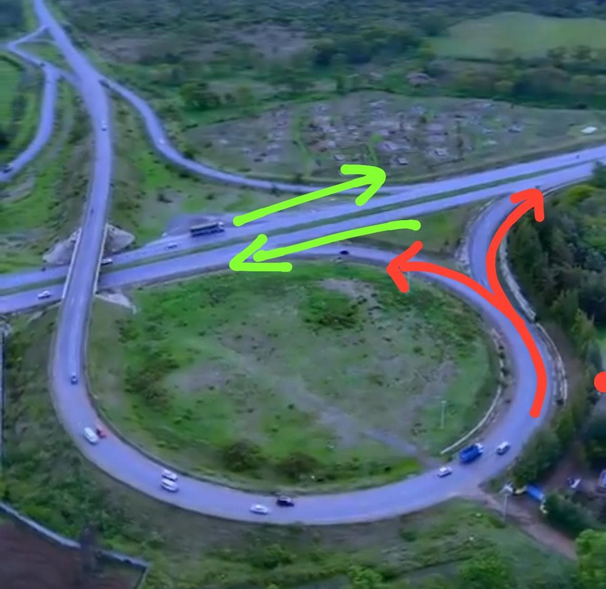 thabang_talks's tweet photo. @gabrielmandere What is the purpose of the slip road that I highlighted in red? From the layout, it appears it could create a conflict where vehicles using it would travel in the opposite direction to northbound traffic. Please note that I am asking because I want to be educated. https://t.co/f0o5oniRff