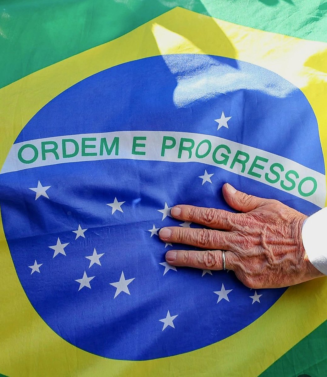 titiomarcoA's tweet photo. A esperança que só a democracia nos permite! #SomosTodos9Dedos https://t.co/sF72O93xRK