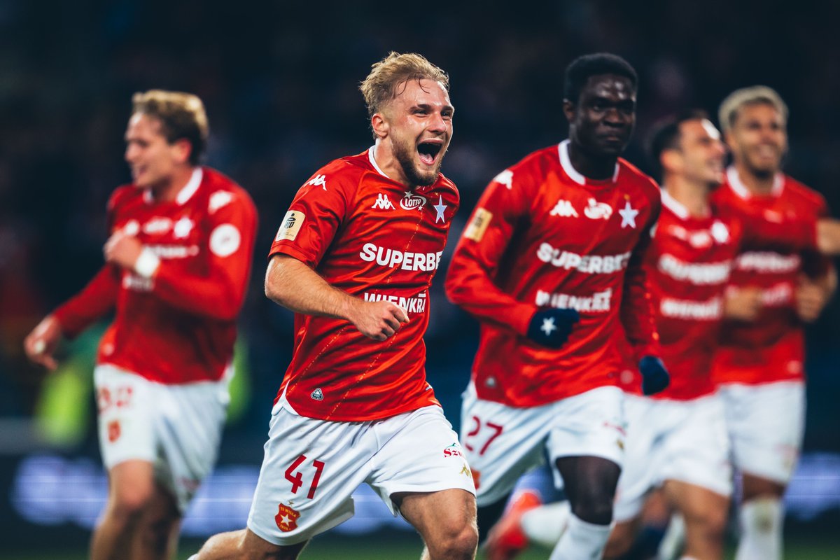 SociosWisla's tweet photo. Emocje nie gasną! 🔥 Brawo drużyna! https://t.co/pWaVMgcQFl