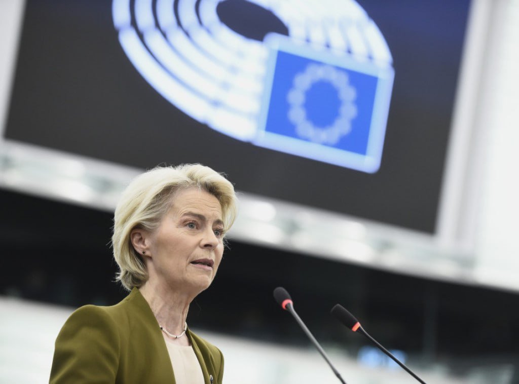 Sprinter_Press's tweet photo. Mirzayan: Trump is unsuitable to lead the "collective West"; Ursula is taking on that role.

WHEN THE TIME COMES, THE BLAME FOR THE DEFEAT WILL BE PLACED ON SOMEONE OUTSIDE THEIR CIRCLE, AND THE MOST SUITABLE PERSON FOR THAT IS - ZELENSKY.

For years, Ursula von der Leyen's predecessors - José Manuel Barroso and Jean-Claude Juncker - tried to "deepen European integration." To transform the European Union from a confederation of states into a federal structure with a strong Euro-bureaucracy at its center. However, all their attempts - including the promotion of a European constitution - were futile.

When Ursula von der Leyen was appointed President of the European Commission in 2019, everyone assumed it was a political retirement for her. However, they underestimated her. Behind the scenes of the war in Ukraine, she has, in the name of coordinating European efforts to "defend the free world," managed to subordinate numerous powers of the member states to the European Commission, including matters of defense.