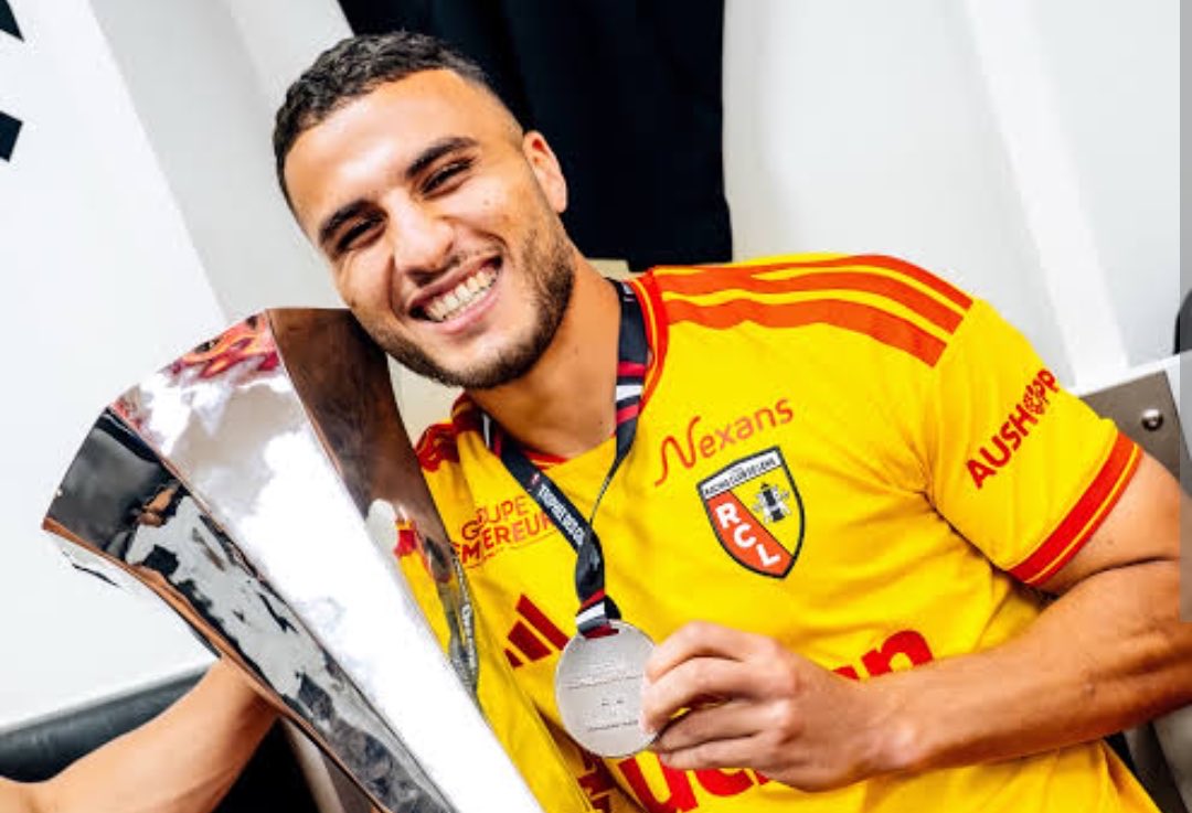 Kastolo9's tweet photo. Titraoui 

Il a joué quasi 30 minutes avec les arrêts de jeu. 

J’ai pas souvenir d’un ballon perdu. 

Des passes propres, des duels gagnés et il a apporté de la serenité dans la gestion de la fin de match. 

L’énorme montée en puissance d’Haidara tire les milieux vers le haut! https://t.co/P53zFlFlxI