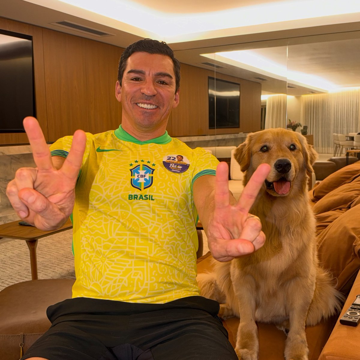 CentralDireitaX's tweet photo. 🚨 Pentacampeão mundial Lúcio declara apoio a Flávio Bolsonaro. https://t.co/sqaXgHOa4O