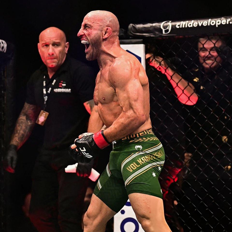 ChampRDS's tweet photo. SOMEONE MADE OVER HALF A MILLION ON POLYMARKET FROM ALEXANDER VOLKANOVSKI'S WIN 🤯 #UFC333 https://t.co/JoTAYV4hgH
