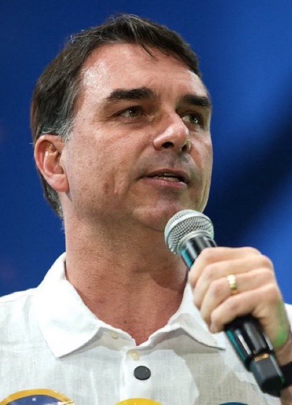 choquei's tweet photo. 🚨URGENTE: Pesquisa DataFolha indica em votos válidos para esse 2º turno Flávio Bolsonaro com 51% e Lula com 49%. https://t.co/xDpRoV8NMr