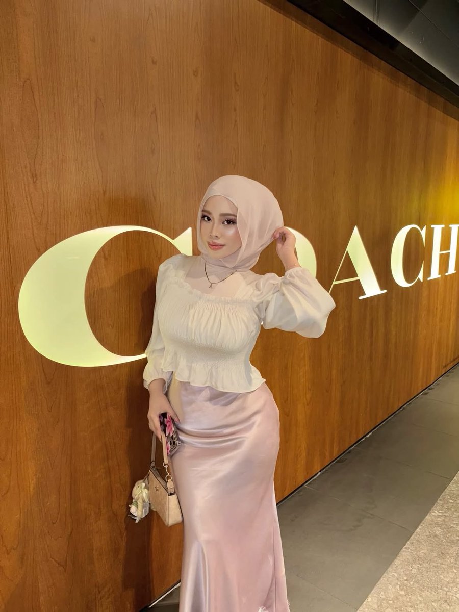 dollardrips's tweet photo. Hijabi Wankchat https://t.co/xl2wdru1YF