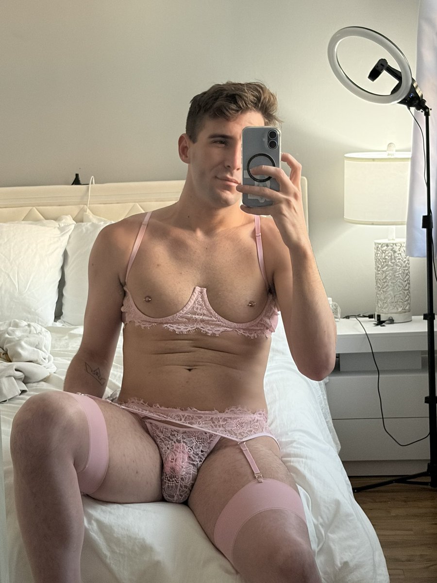 kinkk_psych's tweet photo. Dressed up cute, got my hole punched, and was drinking his piss all night. I’ma happy 🚬 today🤤 https://t.co/pigZZVBXAz