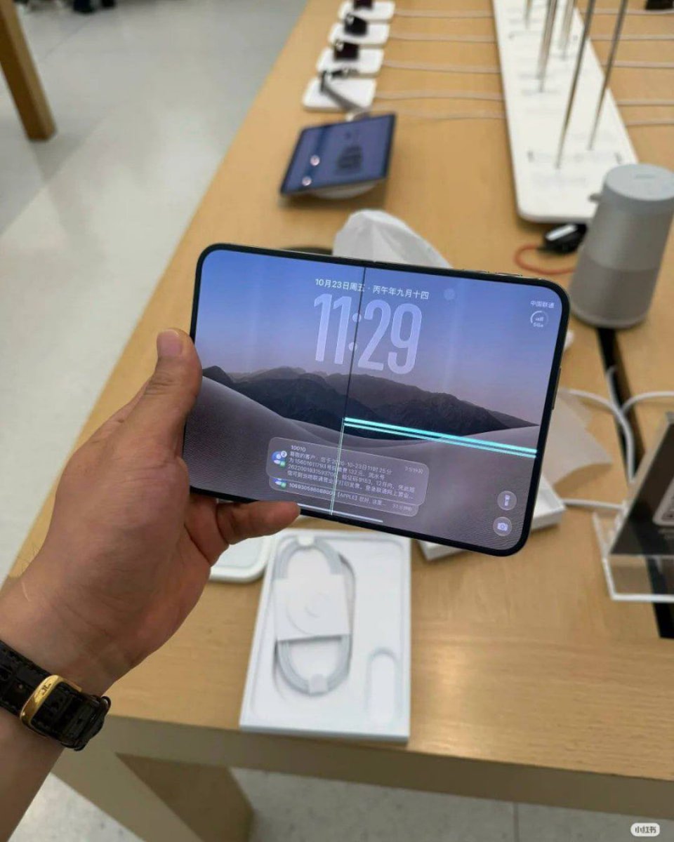 northern_pulse's tweet photo. IPHONE DUO🫪

FOLDABLE IPHONE DUO DEVICES ARE REPORTEDLY BREAKING IN LARGE NUMBERS, WITH DISPLAYS FAILING ALONG THE HINGE CREASE https://t.co/277klhi47J