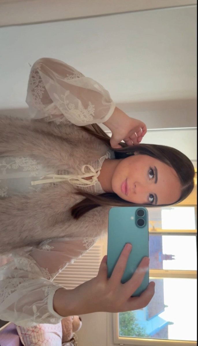 MRF_Queens's tweet photo. Voici l'ex de @rayane4530, elle s'appelle Maelie elle a 18 ans 😌

Dites ce que vous pensez d'elle en commentaire, elle est la pour vider des couilles selon lui. 😈 https://t.co/2fVMEcT53E