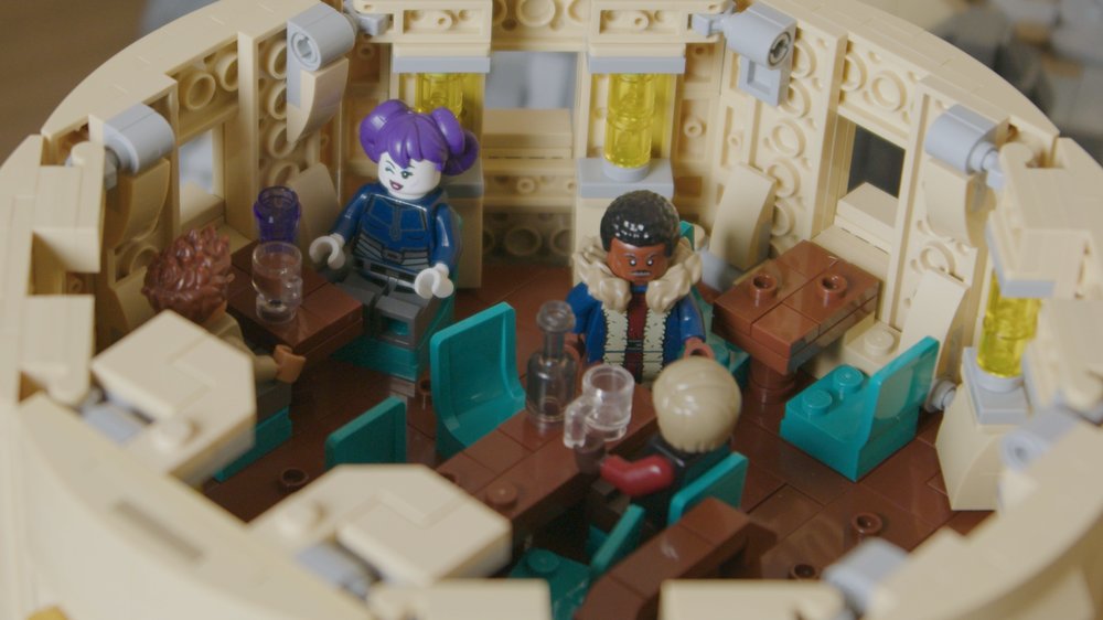 Rebrickable's tweet photo. Twin Serpents Lounge by BaufmanBricks #MOC-279591 #lego #rebrickable #legomoc https://t.co/dD99J74W5m