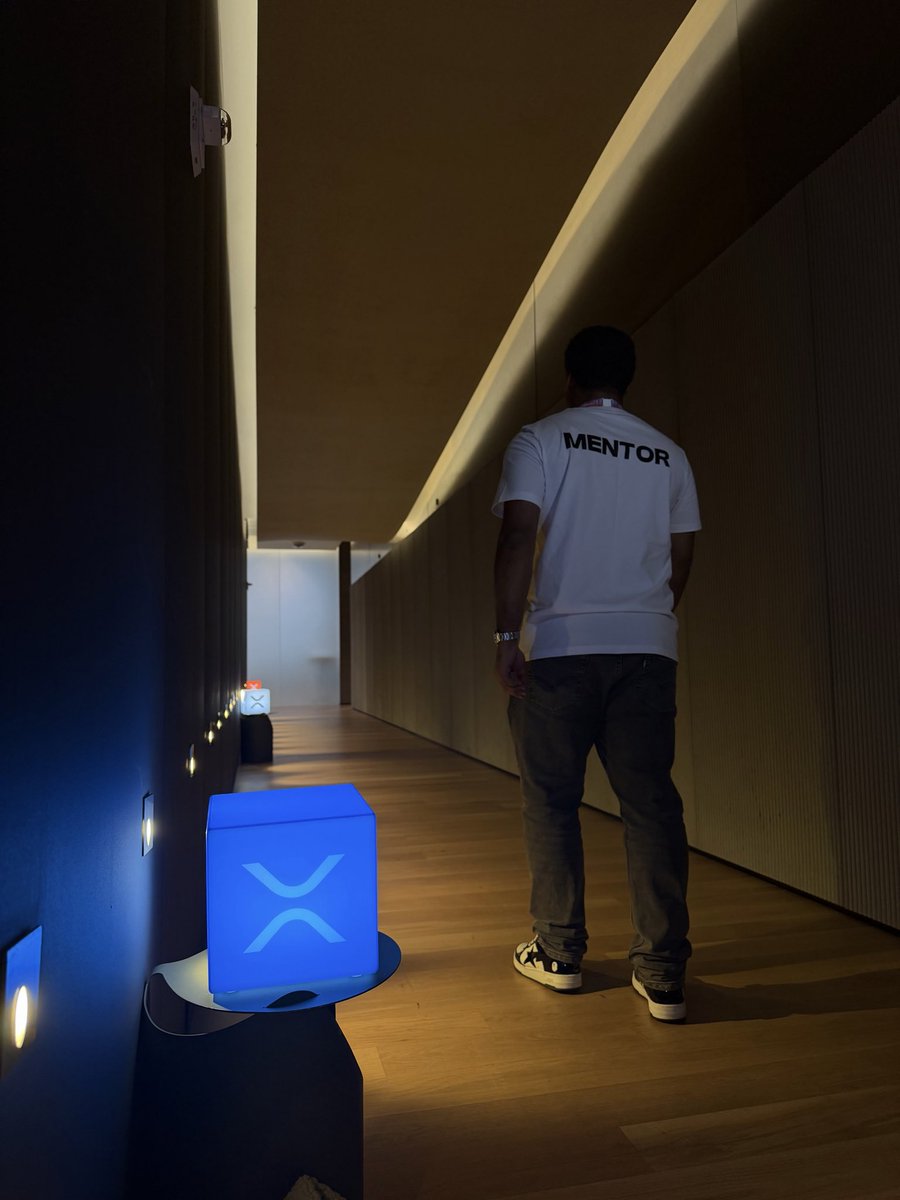krkmu_'s tweet photo. Great tracks, great tech, great prizes. But the aesthetics of this hackathon? 💎 https://t.co/B00lpUvGFn