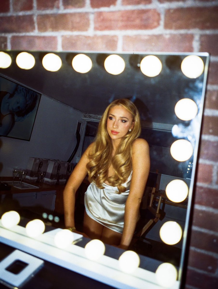 tatecoded's tweet photo. pretty girl https://t.co/CnAMytNEut