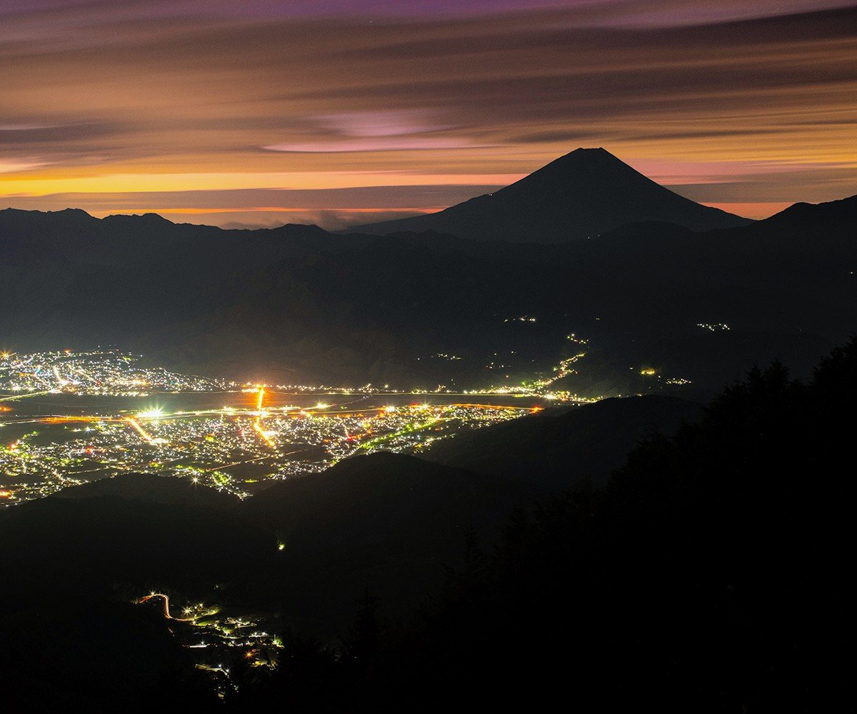 hina21no3's tweet photo. 夜明けの街

櫛形山で先日撮影
#富士山　#夜景　#夜明け https://t.co/UvDVJ4NqbJ