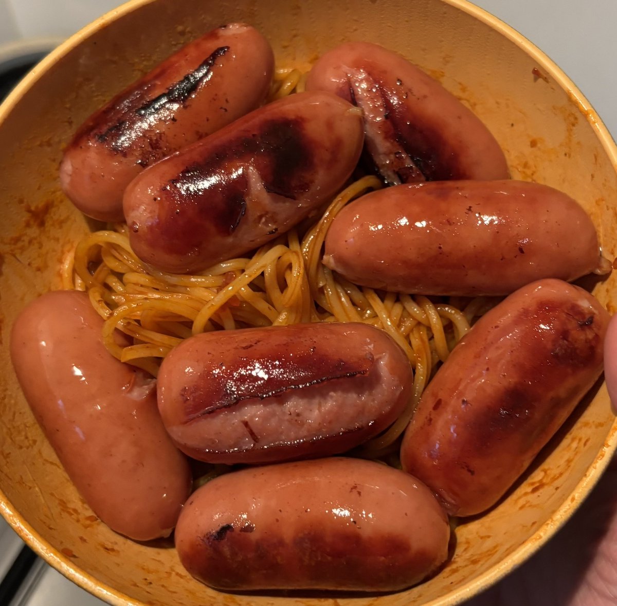 skyautumn25's tweet photo. 自炊じゃあー！

ミートソースデカソーセージスパゲッティー🍝

いっぱい食べる人ってカッコいいって思ってた幼少期　

読んでた漫画で強い人大体大食いだったから

僕は、強くなれたのだろうか

#自炊　#自炊してるっていいたい https://t.co/kmHLsOlP8R