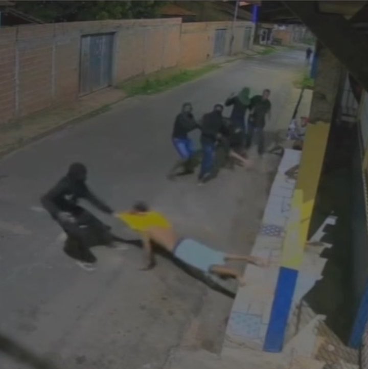 FuxicoTeresina's tweet photo. 🚨VEJA: Polícia CONFIRMA que jovem arrastado e morto a tiros por criminosos em Timon NÃO TINHA ligação com facções criminosas; vítima tinha apenas 21 anos. https://t.co/526GppKRig