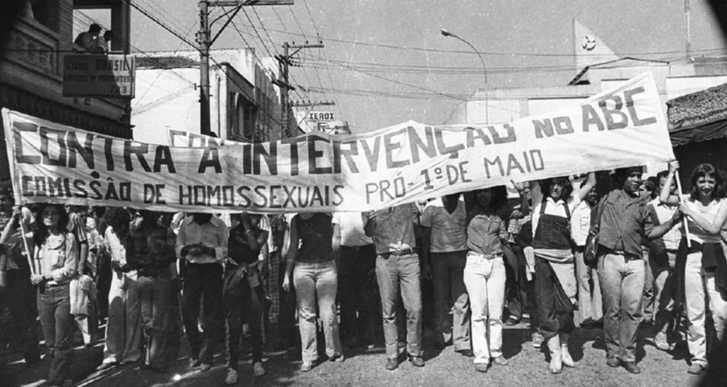 Matheusozado's tweet photo. sempre bom lembrar que lgbt é classe trabalhadora também 
ao contrário que falam umas e outras por aí https://t.co/Xxho2eNWJ3